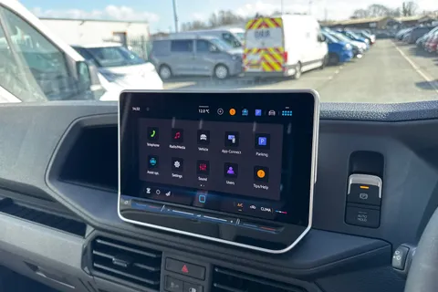 CX26HXS Volkswagen Crafter 2.0 TDI CR30 Commerce Panel Van 5dr Diesel Manual FWD MWB Euro 6 (s/s) (140 ps) Thumbnail #32