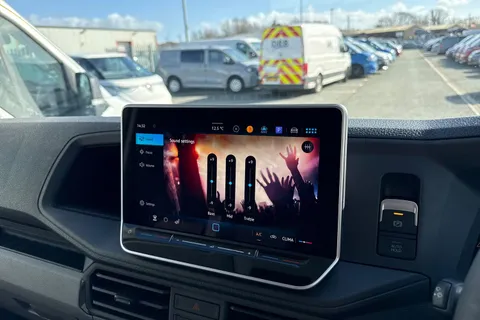 CX26HXS Volkswagen Crafter 2.0 TDI CR30 Commerce Panel Van 5dr Diesel Manual FWD MWB Euro 6 (s/s) (140 ps) Thumbnail #36