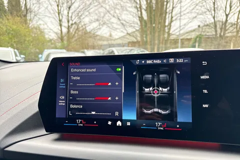 YC25VWW BMW 1 Series 2.0 M135i DCT xDrive Euro 6 (s/s) 5dr Thumbnail #32