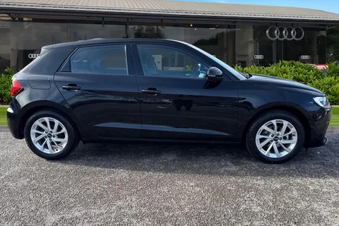  Audi A1 1.0 TFSI 25 Sport Sportback Euro 6 (s/s) 5dr Thumbnail #4