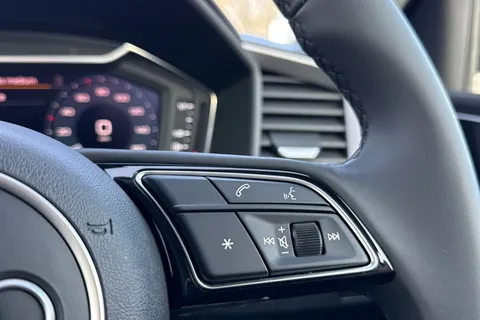  Audi A1 1.0 TFSI 25 Sport Sportback Euro 6 (s/s) 5dr Thumbnail #25