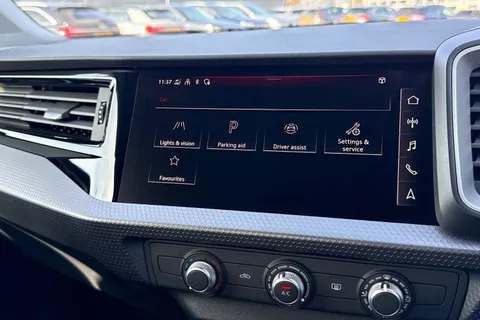  Audi A1 1.0 TFSI 25 Sport Sportback Euro 6 (s/s) 5dr Thumbnail #38