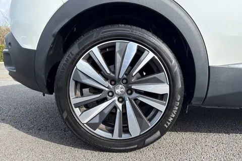 11 of 67 for PEUGEOT 3008 1.2 PureTech GT Line Euro 6 (s/s) 5dr