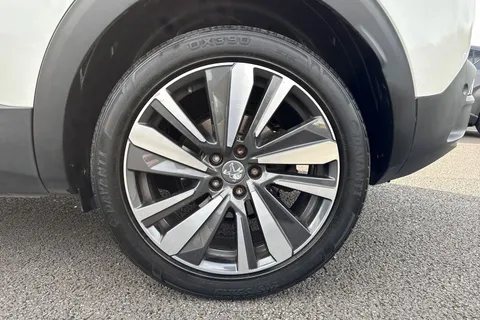 13 of 67 for PEUGEOT 3008 1.2 PureTech GT Line Euro 6 (s/s) 5dr