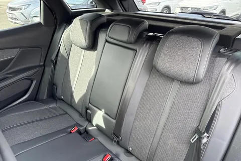 19 of 67 for PEUGEOT 3008 1.2 PureTech GT Line Euro 6 (s/s) 5dr