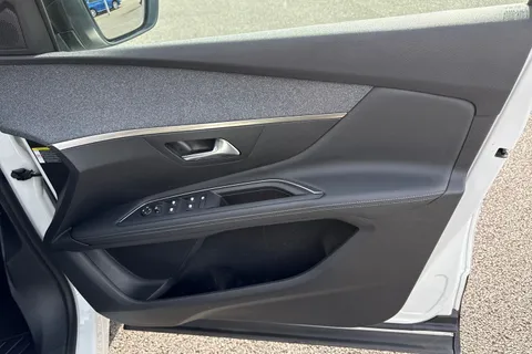 21 of 67 for PEUGEOT 3008 1.2 PureTech GT Line Euro 6 (s/s) 5dr