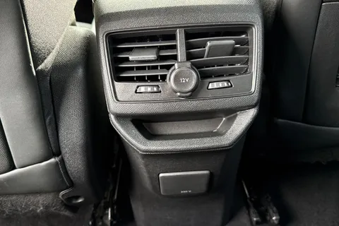 33 of 67 for PEUGEOT 3008 1.2 PureTech GT Line Euro 6 (s/s) 5dr