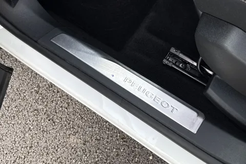 34 of 67 for PEUGEOT 3008 1.2 PureTech GT Line Euro 6 (s/s) 5dr