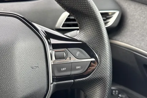 40 of 67 for PEUGEOT 3008 1.2 PureTech GT Line Euro 6 (s/s) 5dr