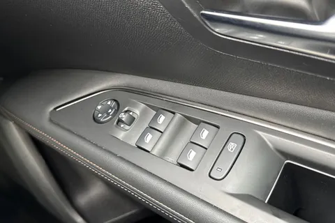 42 of 67 for PEUGEOT 3008 1.2 PureTech GT Line Euro 6 (s/s) 5dr