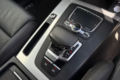 PF18TXT Audi Q5 2.0 TDI Sport S Tronic quattro Euro 6 (s/s) 5dr Thumbnail #24