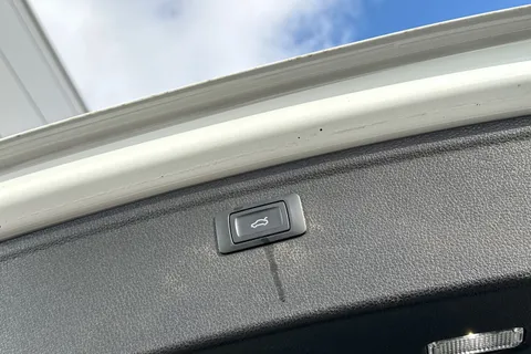 PF18TXT Audi Q5 2.0 TDI Sport S Tronic quattro Euro 6 (s/s) 5dr Thumbnail #31