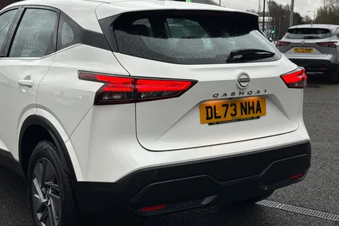 DL73NHA Nissan Qashqai 1.3 DIG-T MHEV Acenta Premium XTRON Euro 6 (s/s) 5dr Thumbnail #9