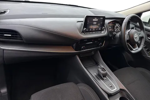DL73NHA Nissan Qashqai 1.3 DIG-T MHEV Acenta Premium XTRON Euro 6 (s/s) 5dr Thumbnail #16