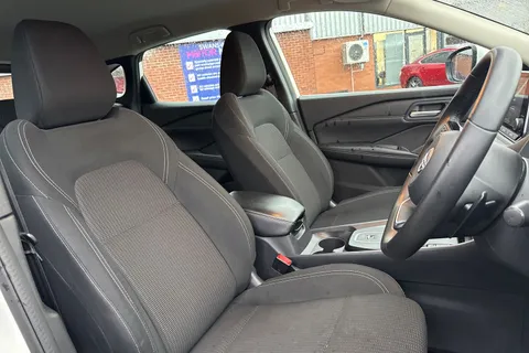 DL73NHA Nissan Qashqai 1.3 DIG-T MHEV Acenta Premium XTRON Euro 6 (s/s) 5dr Thumbnail #25