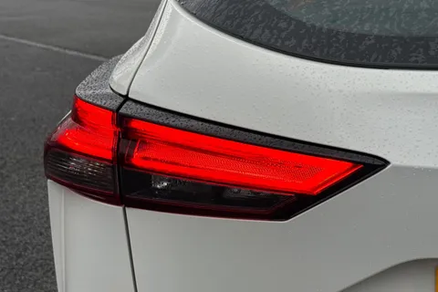 DL73NHA Nissan Qashqai 1.3 DIG-T MHEV Acenta Premium XTRON Euro 6 (s/s) 5dr Thumbnail #31