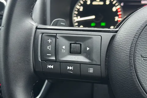 DL73NHA Nissan Qashqai 1.3 DIG-T MHEV Acenta Premium XTRON Euro 6 (s/s) 5dr Thumbnail #36