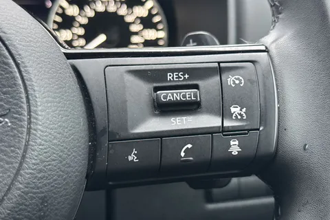 DL73NHA Nissan Qashqai 1.3 DIG-T MHEV Acenta Premium XTRON Euro 6 (s/s) 5dr Thumbnail #37