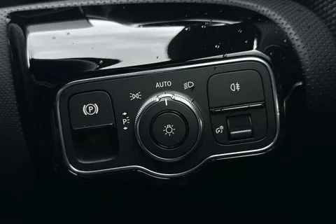 BW21KNG Mercedes-Benz A Class 1.3 A180 Sport 7G-DCT Euro 6 (s/s) 4dr Thumbnail #37