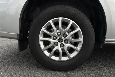 DG75BXO Volkswagen Transporter 2.0 TDI 110 Commerce Pro Van Thumbnail #11