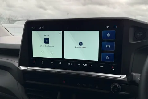 DG75BXO Volkswagen Transporter 2.0 TDI 110 Commerce Pro Van Thumbnail #17