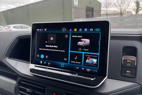 PN75NBL Volkswagen Crafter 2.0 TDI 140PS Commerce Business Pack High Roof Van Thumbnail #17