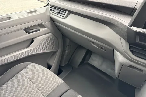 DG75BXO Volkswagen Transporter 2.0 TDI 110 Commerce Pro Van Thumbnail #20