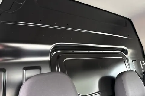 PN75NBL Volkswagen Crafter 2.0 TDI 140PS Commerce Business Pack High Roof Van Thumbnail #19