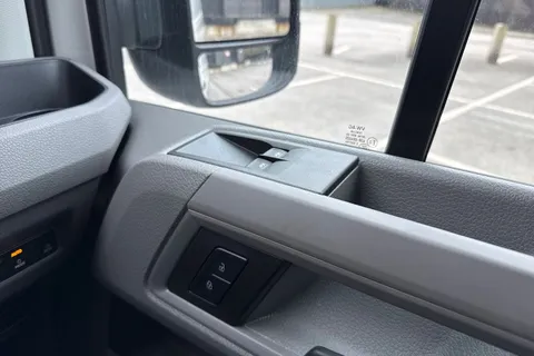 PN75NBL Volkswagen Crafter 2.0 TDI 140PS Commerce Business Pack High Roof Van Thumbnail #21