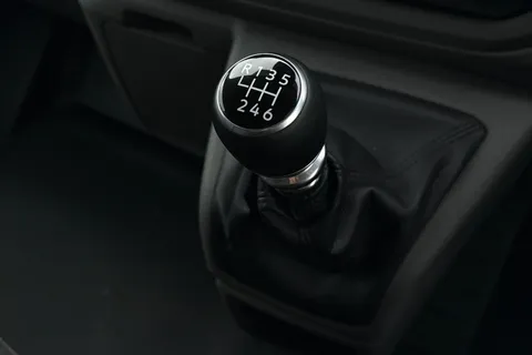 DG75BXO Volkswagen Transporter 2.0 TDI 110 Commerce Pro Van Thumbnail #23