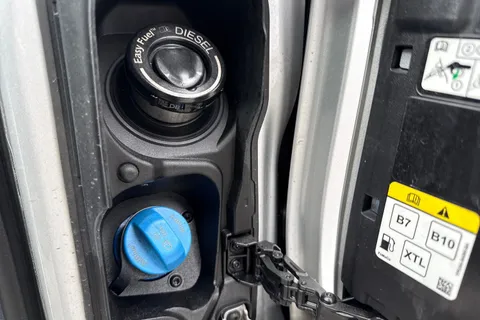 DG75BXO Volkswagen Transporter 2.0 TDI 110 Commerce Pro Van Thumbnail #25