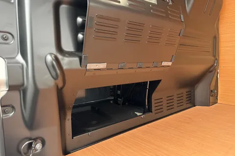 DG75BXO Volkswagen Transporter 2.0 TDI 110 Commerce Pro Van Thumbnail #32