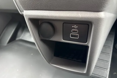 DG75BXO Volkswagen Transporter 2.0 TDI 110 Commerce Pro Van Thumbnail #35