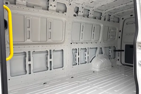 PN75NBL Volkswagen Crafter 2.0 TDI 140PS Commerce Business Pack High Roof Van Thumbnail #31