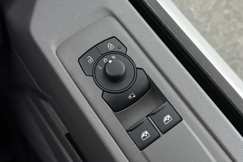 DG75BXO Volkswagen Transporter 2.0 TDI 110 Commerce Pro Van Thumbnail #39