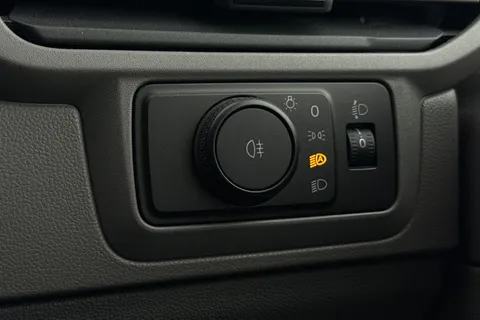 DG75BXO Volkswagen Transporter 2.0 TDI 110 Commerce Pro Van Thumbnail #40