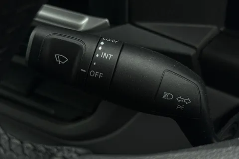 DG75BXO Volkswagen Transporter 2.0 TDI 110 Commerce Pro Van Thumbnail #41