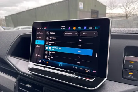 PN75NBL Volkswagen Crafter 2.0 TDI 140PS Commerce Business Pack High Roof Van Thumbnail #39