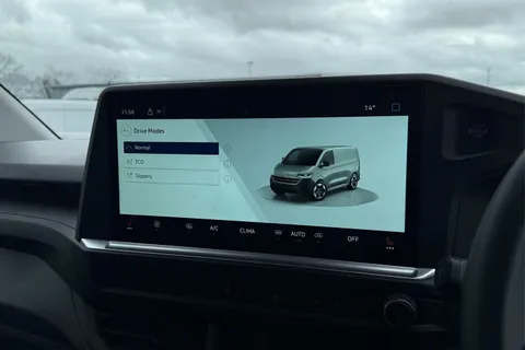 DG75BXO Volkswagen Transporter 2.0 TDI 110 Commerce Pro Van Thumbnail #49