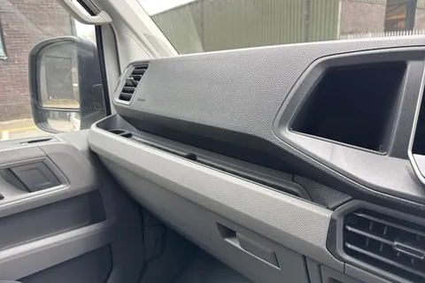 PN75NBL Volkswagen Crafter 2.0 TDI 140PS Commerce Business Pack High Roof Van Thumbnail #44