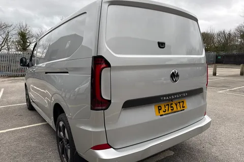 PJ75YTZ Volkswagen Transporter 2.0 TDI 110 Commerce Pro Van Thumbnail #8