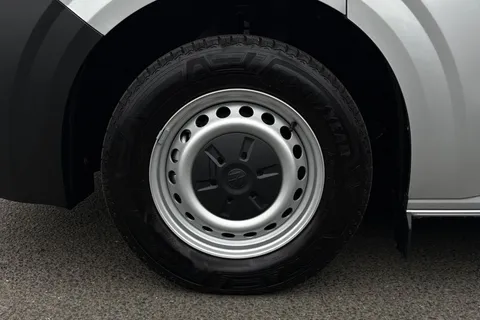 11 of 64 for VOLKSWAGEN TRANSPORTER 100kW 65kWh Commerce Plus Van Auto