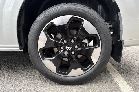 PJ75YTZ Volkswagen Transporter 2.0 TDI 110 Commerce Pro Van Thumbnail #12