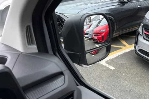 21 of 64 for VOLKSWAGEN TRANSPORTER 100kW 65kWh Commerce Plus Van Auto