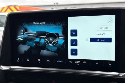 22 of 64 for VOLKSWAGEN TRANSPORTER 100kW 65kWh Commerce Plus Van Auto