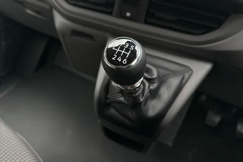 PJ75YTZ Volkswagen Transporter 2.0 TDI 110 Commerce Pro Van Thumbnail #23