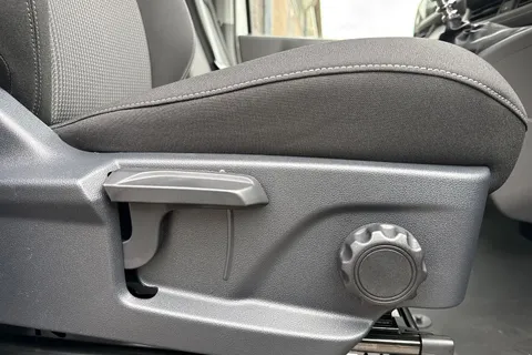 PJ75YTZ Volkswagen Transporter 2.0 TDI 110 Commerce Pro Van Thumbnail #25