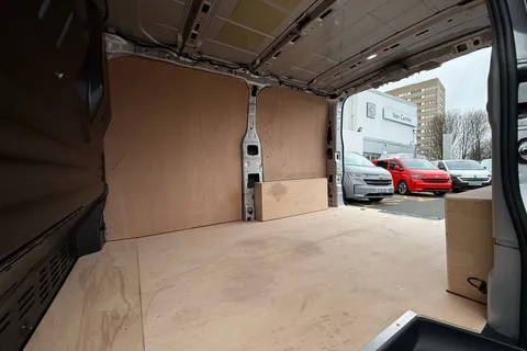 47 of 64 for VOLKSWAGEN TRANSPORTER 100kW 65kWh Commerce Plus Van Auto