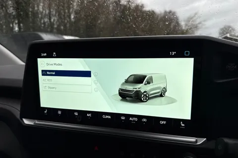 PJ75YTZ Volkswagen Transporter 2.0 TDI 110 Commerce Pro Van Thumbnail #44