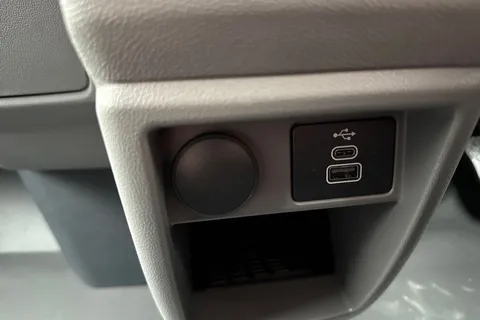 PJ75YTZ Volkswagen Transporter 2.0 TDI 110 Commerce Pro Van Thumbnail #47